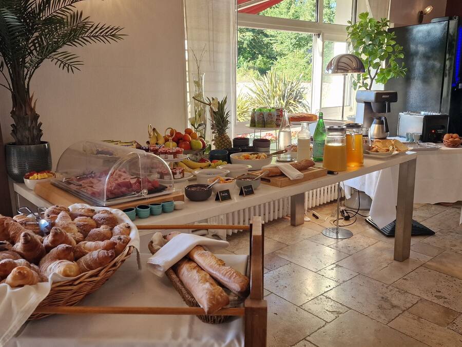 Esmorzar diari d'estil bufet (12 EUR per persona)