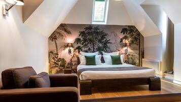 Comfort tweepersoonskamer | Luxe beddengoed, een kluis op de kamer, een bureau, geluiddichte muren