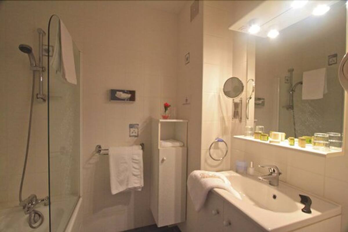 family room, balcony, sea view | bathroom | free toiletries, hair dryer, towels