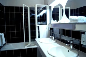 Hair dryer - Le Soleil d'Or (Montigny-la-Resle)