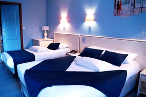 Triple Room | Minibar, in-room safe, desk, free WiFi - Le Soleil d'Or (Montigny-la-Resle)