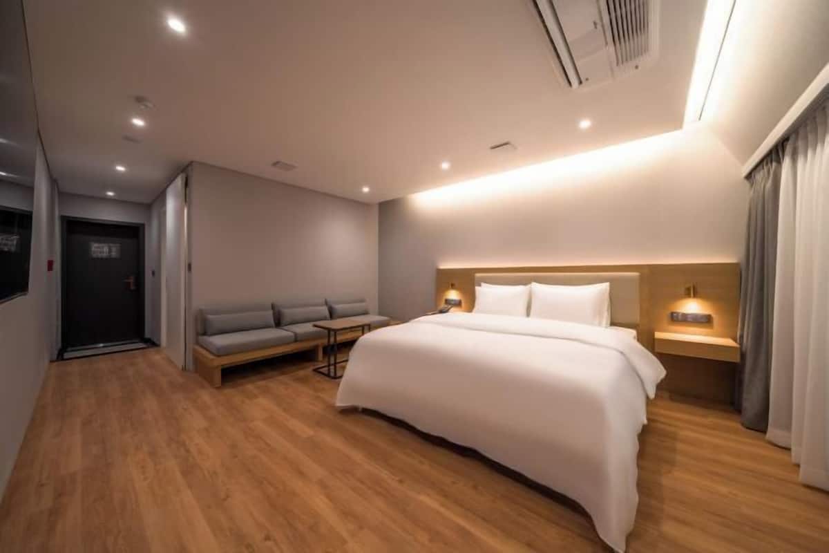 1 Schlafzimmer, schallisolierte Zimmer, Bügeleisen/Bügelbrett