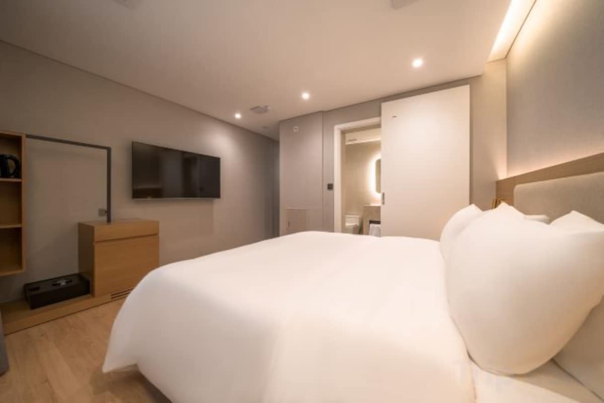 Quartos à prova de som, ferros/tábuas de passar roupa, Wi-Fi de cortesia