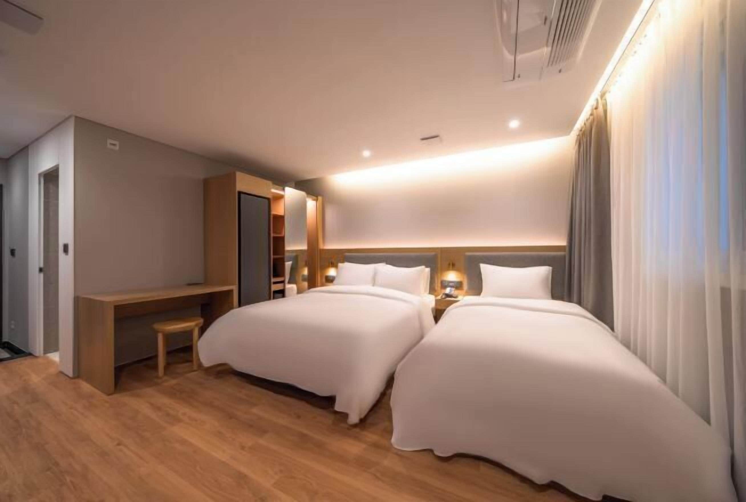 Sistema de insonorización, tabla de planchar con plancha y wifi gratis 