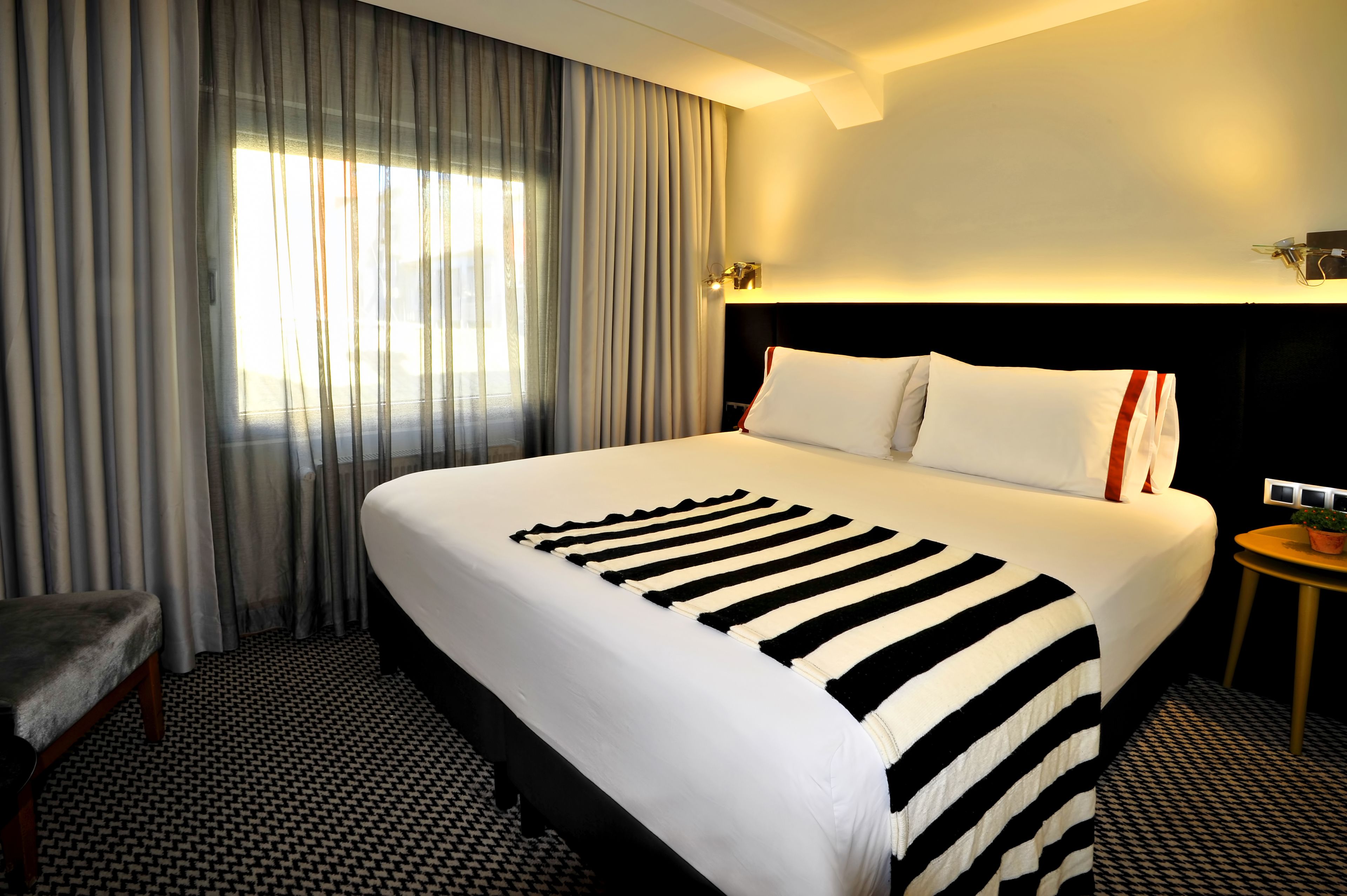 1 bedroom, pillow-top beds, minibar, in-room safe