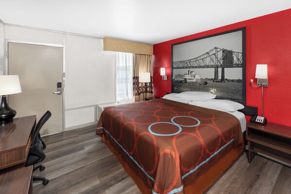 Bureau, rideaux occultants, fer et planche Ă repasser