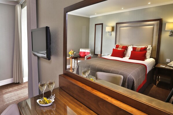 Chambre Standard, 1 lit double, non-fumeurs | Bureau, fer et planche à repasser, lits bébé (gratuits)