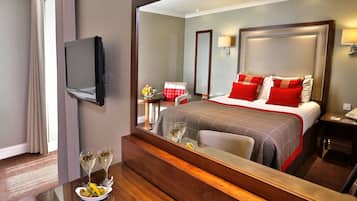 Standard Room, 1 Double Bed, Non Smoking | Desk, iron/ironing board, free cots/infant beds, rollaway beds