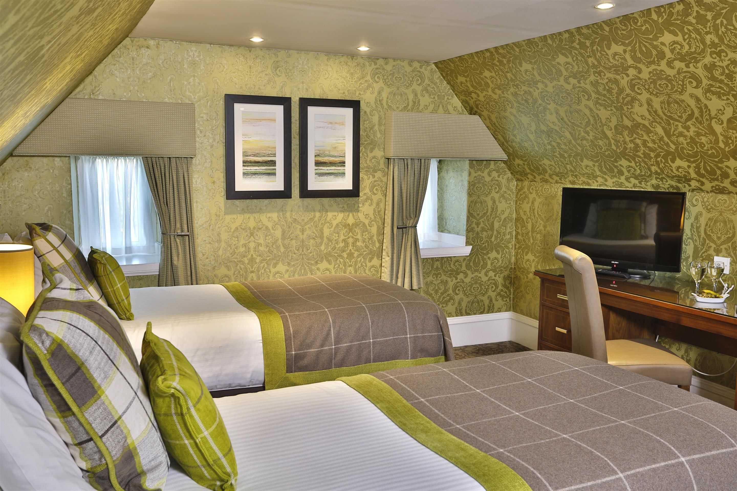 standard room, 2 single beds, non smoking | desk, iron/ironing board, free cots/infant beds, rollaway beds