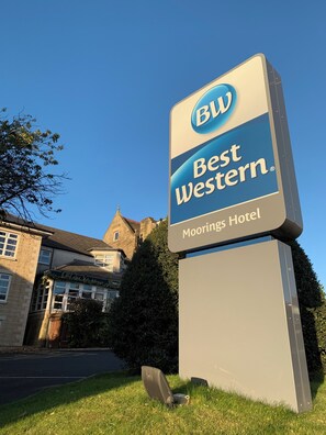 Vista frontal de la propiedad