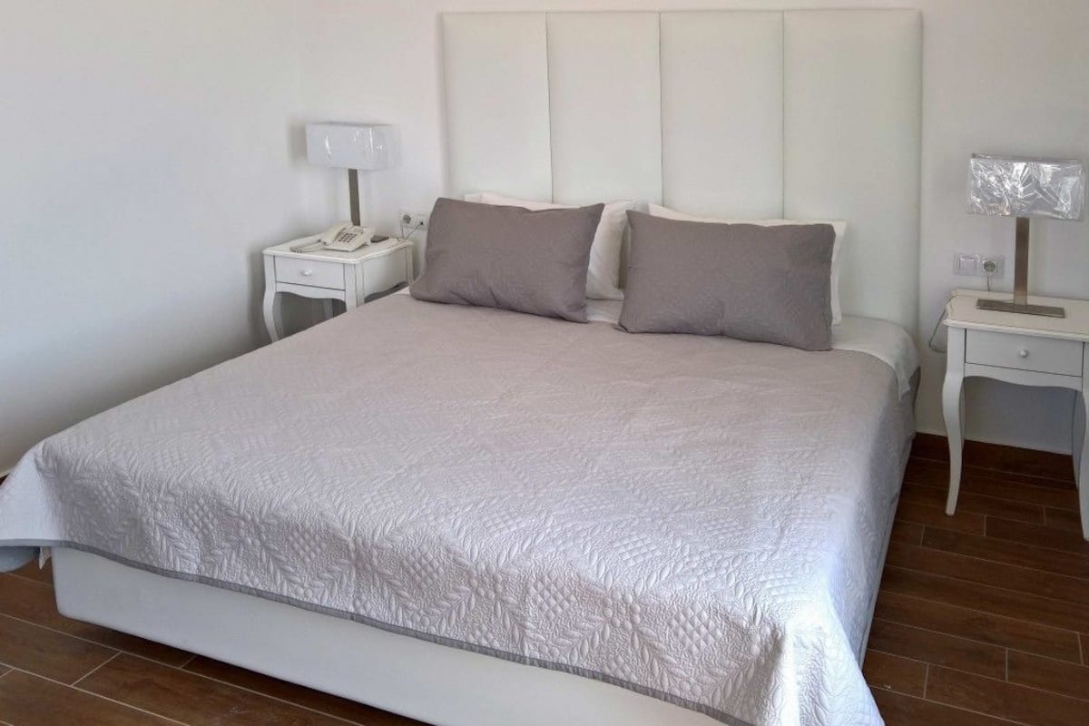 Standard Room | Free cribs/infant beds, rollaway beds, free WiFi, bed sheets