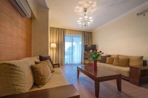 In-room safe, desk, laptop workspace, blackout curtains