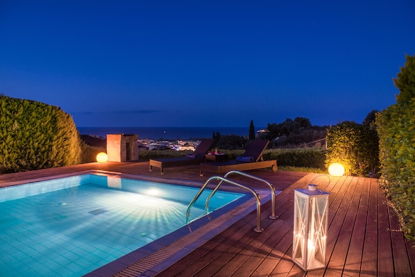 Seasonal outdoor pool, pool umbrellas