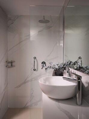 Shower, free toiletries, hair dryer, towels