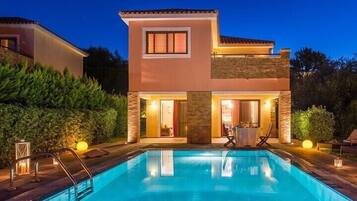 Classic Villa, 3 Bedrooms | 2 bedrooms, premium bedding, in-room safe, individually furnished