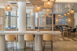 Al fresco dining, open daily - Hotel Marseille Centre Gare Saint-Charles by Accor (Marseille)