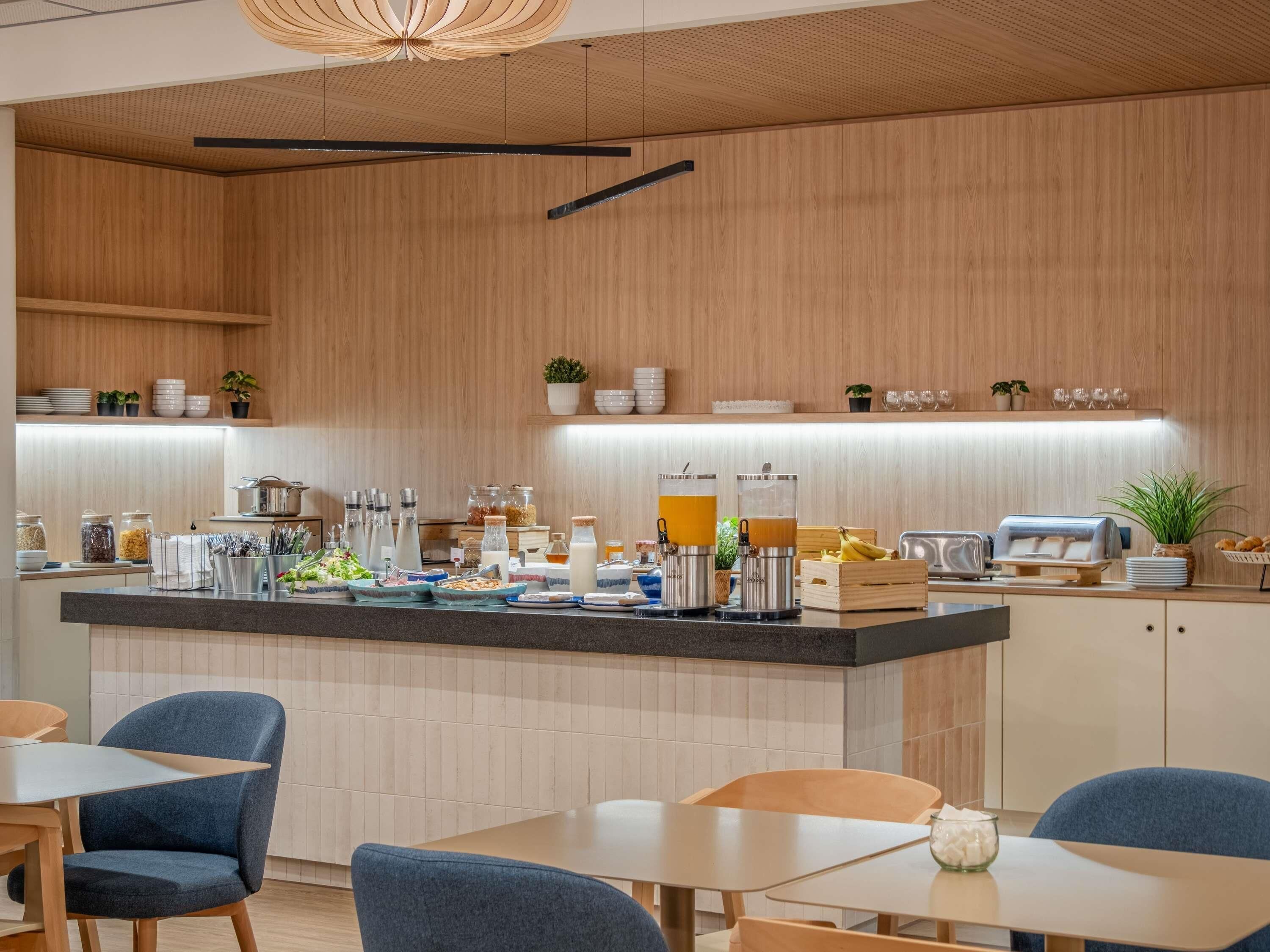 Petit déjeuner buffet servi tous les jours en supplément