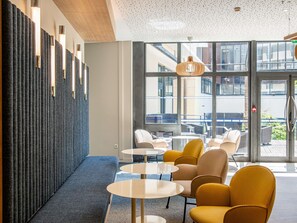 Al fresco dining, open daily - Hotel Marseille Centre Gare Saint-Charles by Accor (Marseille)
