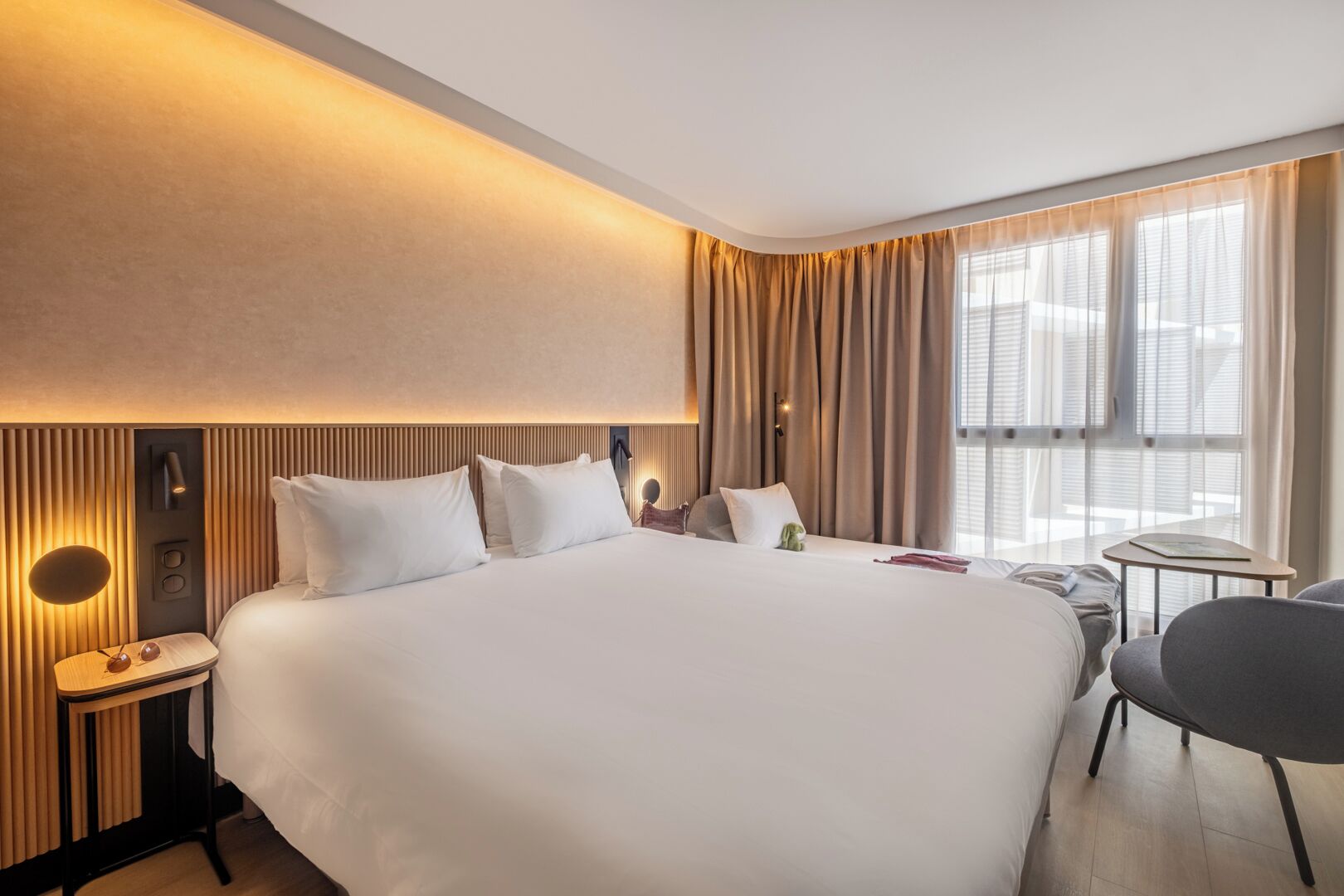 Executive Room, 1 Queen Bed with Sofa bed | In-room safe, individually decorated, desk, soundproofing