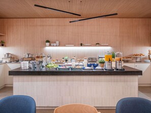 Frukostbuffé varje dag mot avgift