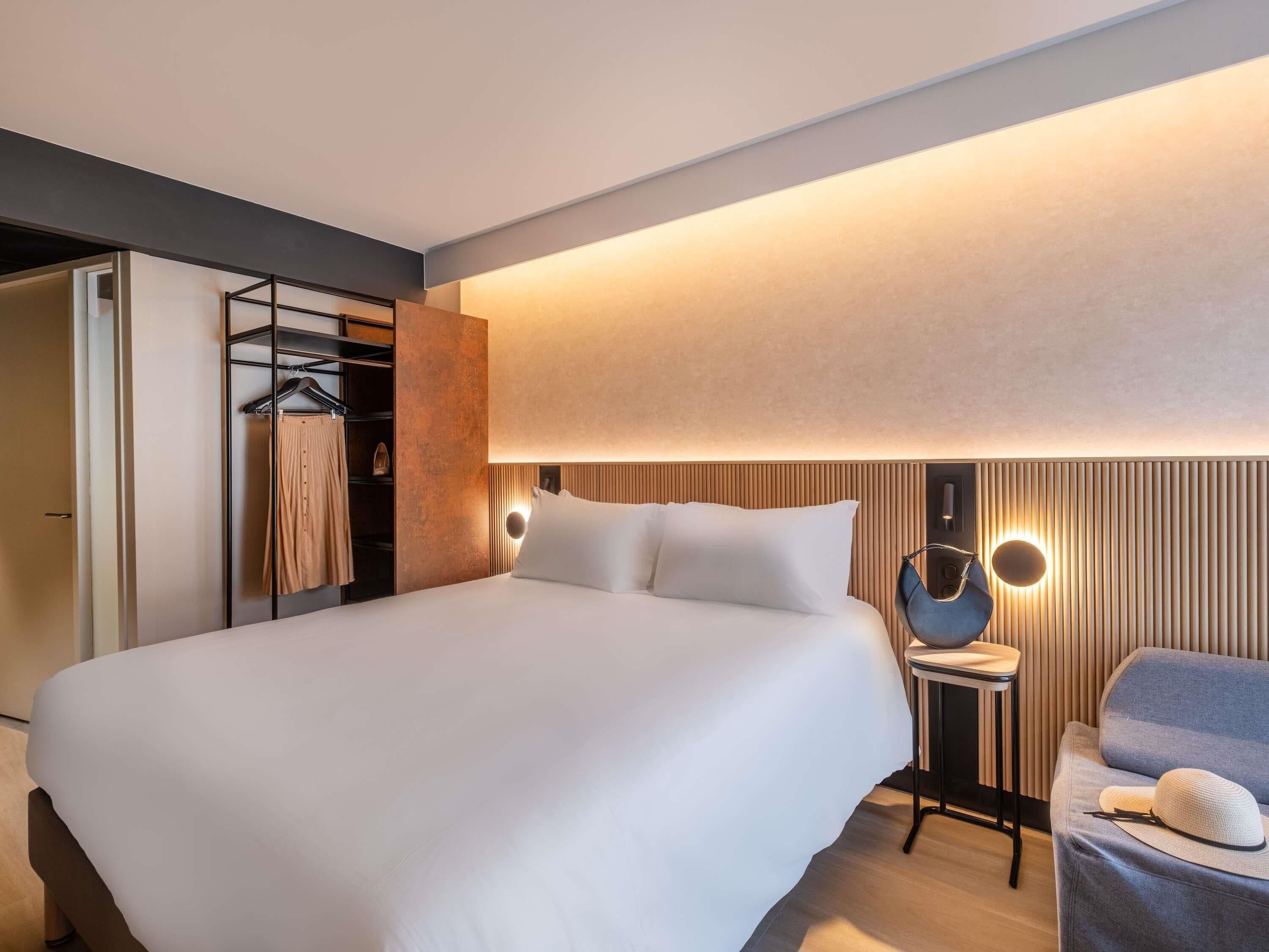 Standard Room, 1 Double Bed | Premium bedding, in-room safe, desk, soundproofing
