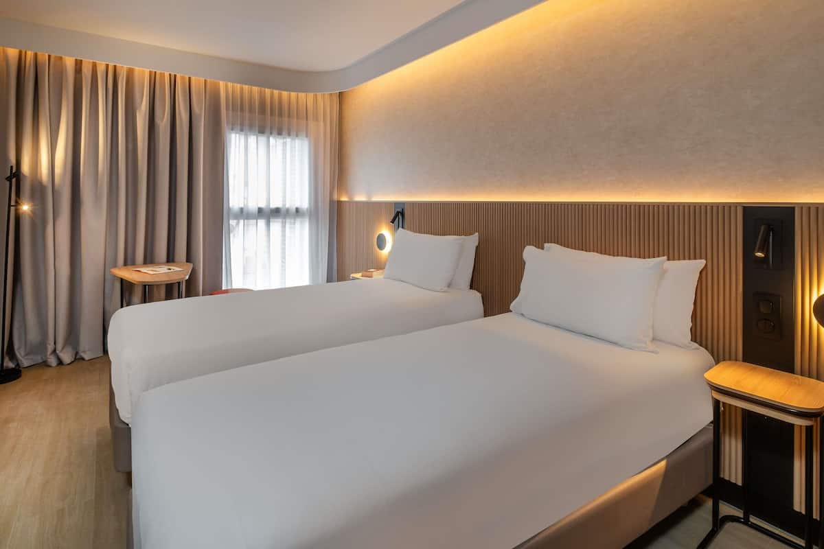 In-room safe, individually decorated, desk, soundproofing