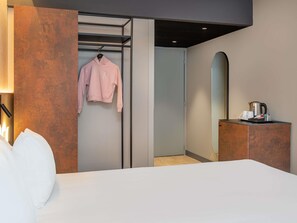 Habitació executiva, 1 llit doble | Roba de llit d'alta qualitat i caixa forta a l'habitació 