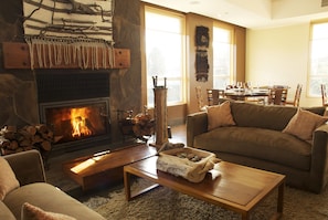 Lobby sitting area - Solace Hotel Puerto Varas (Puerto Varas)