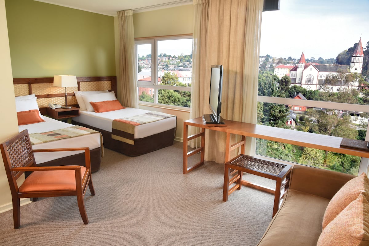 junior suite, 2 single beds | 1 bedroom, egyptian cotton sheets, premium bedding, down duvets