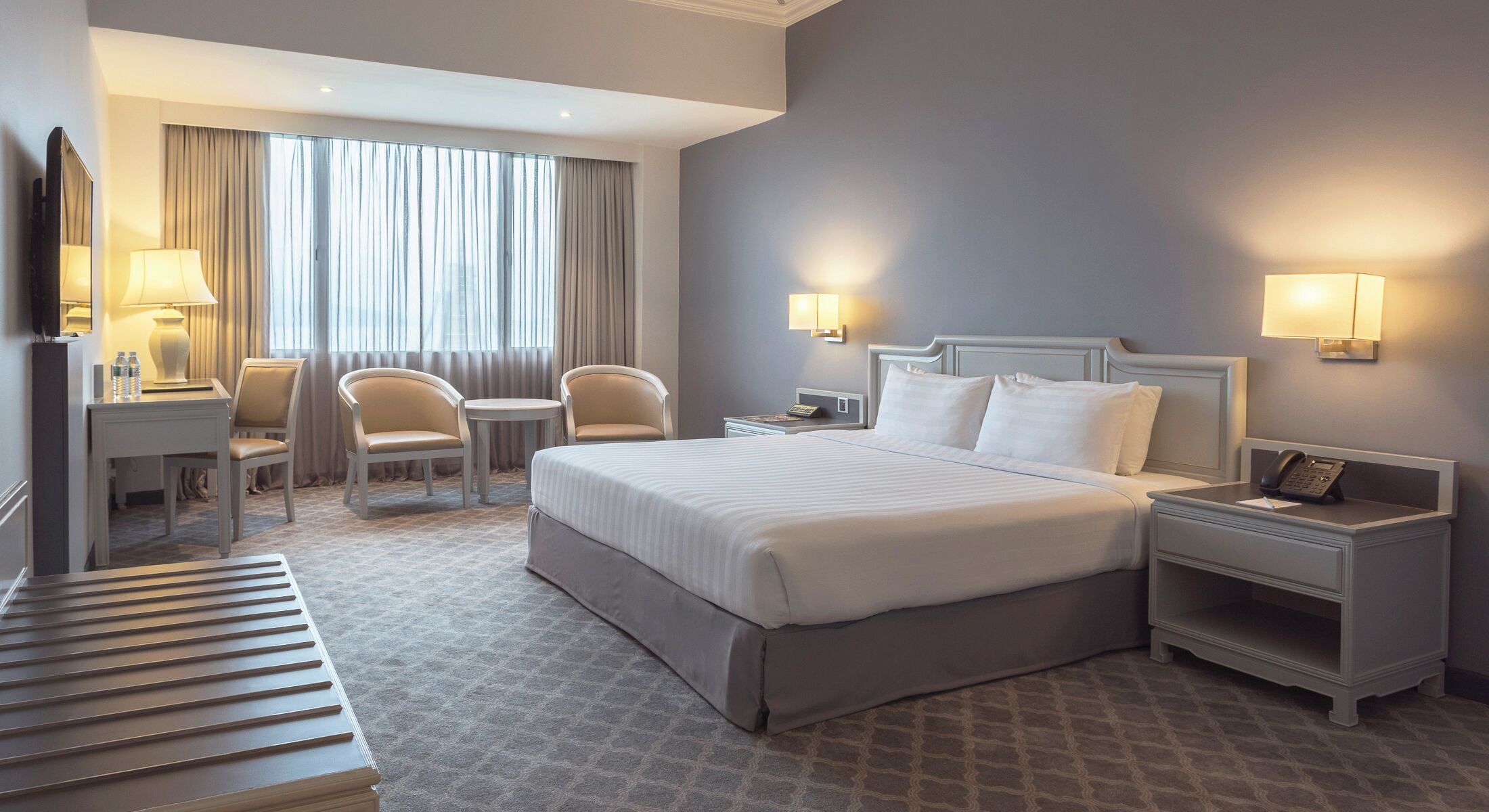 Superior kamer | 1 slaapkamer, een kluis op de kamer, een bureau, een laptopwerkplek