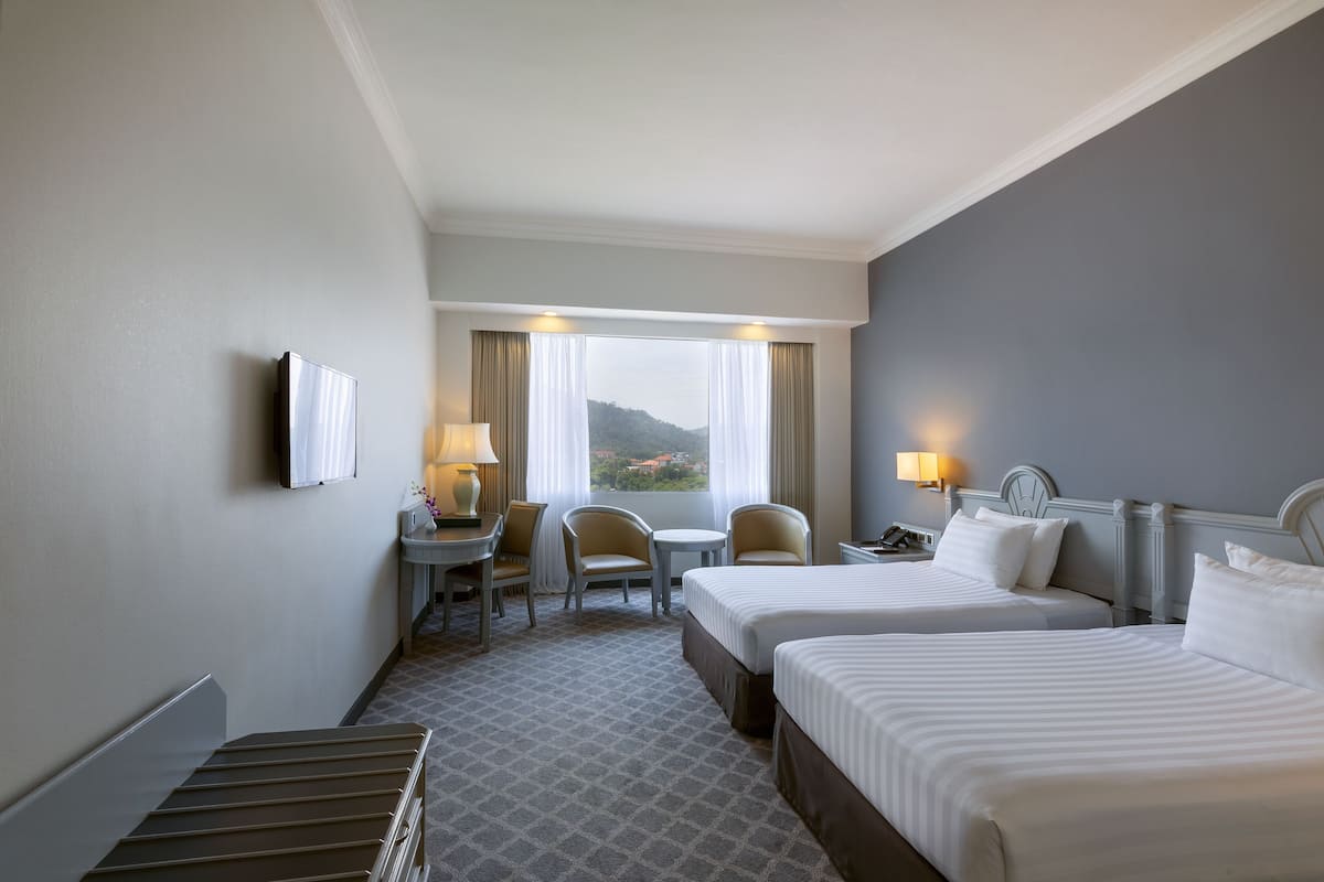 1 sovrum, värdeförvaringsskåp på rummet och skrivbord