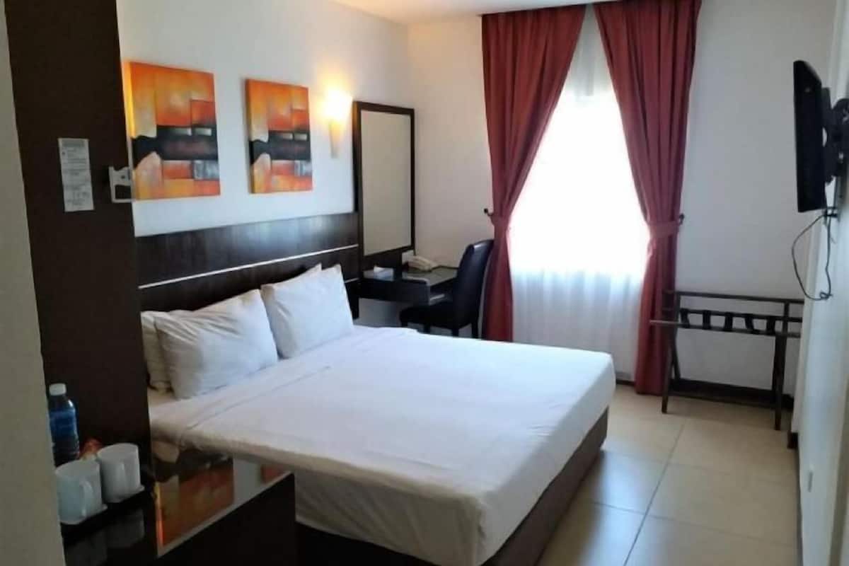 1 bedroom, memory-foam beds, minibar, in-room safe