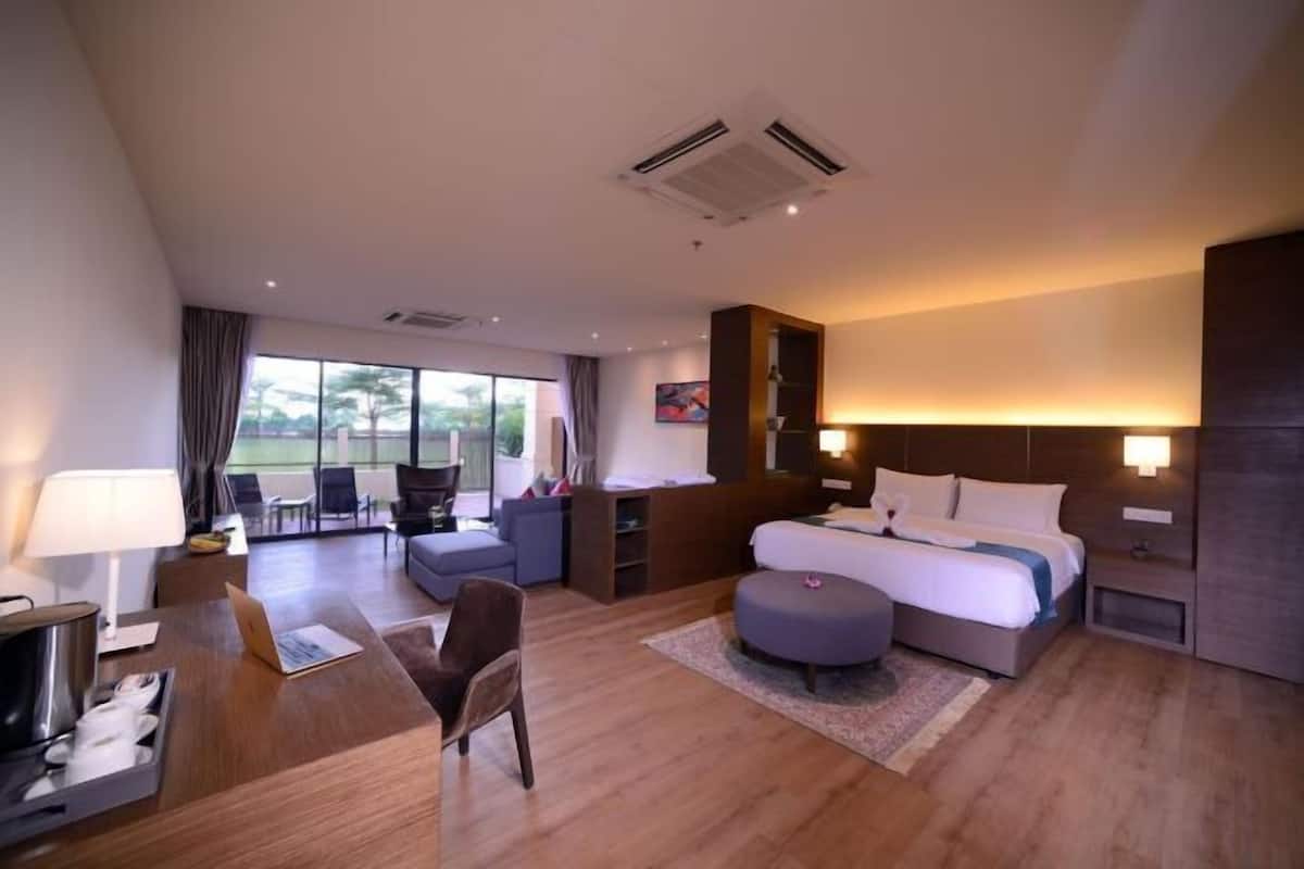 1 bedroom, memory-foam beds, minibar, in-room safe