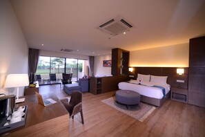 Camas con efecto memoria, minibar y caja de seguridad en la habitación