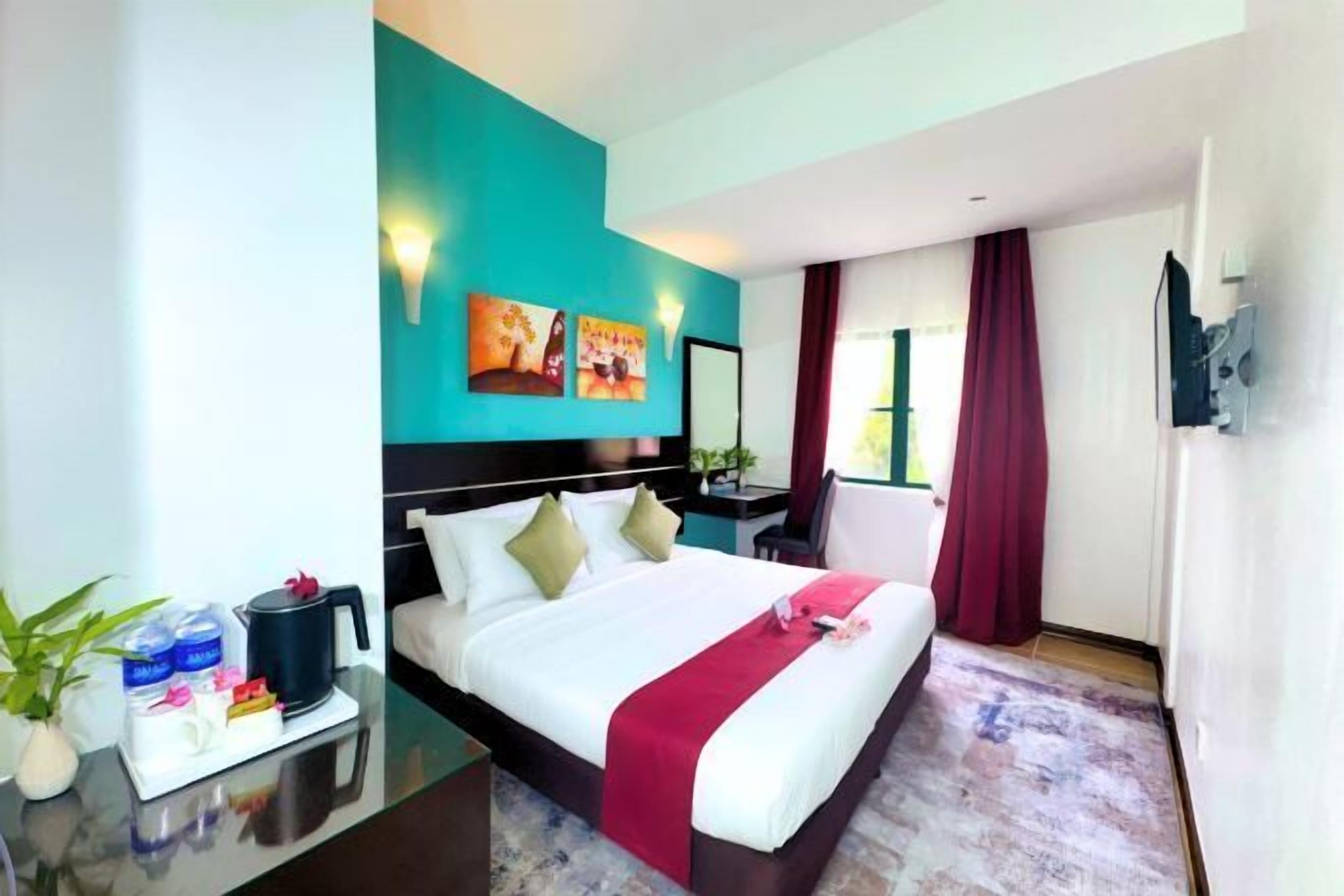 Memory-foam beds, minibar, in-room safe, laptop workspace