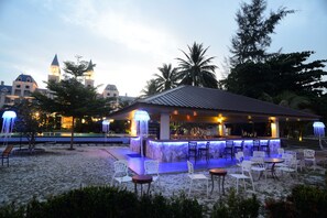 Bar junto a la alberca