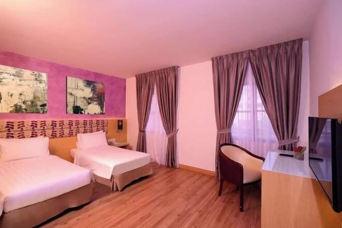 1 bedroom, memory-foam beds, minibar, in-room safe