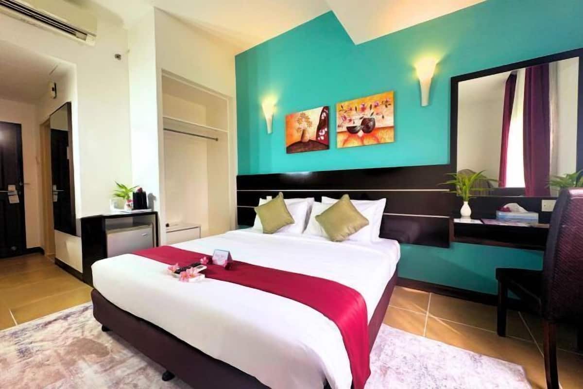 1 bedroom, memory-foam beds, minibar, in-room safe