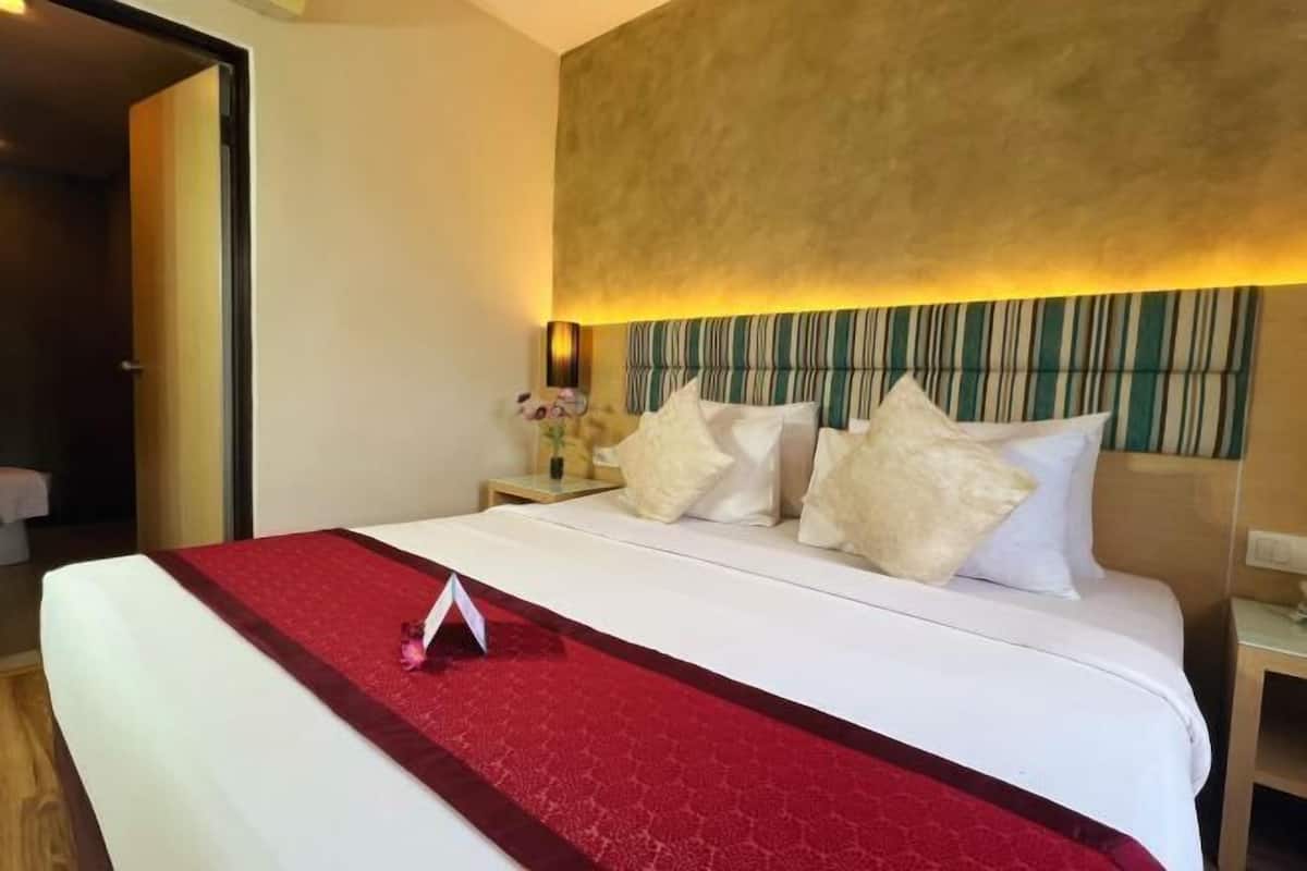 1 bedroom, memory-foam beds, minibar, in-room safe