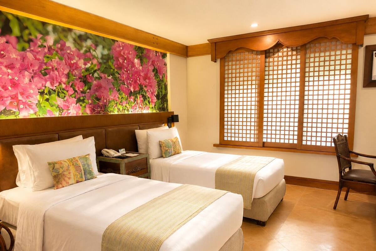 Quarto luxo, 1 quarto, para não fumantes, vista para o jardim | 1 quarto, frigobar, cofres nos quartos, escrivaninha