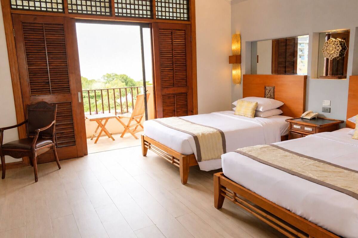 Premiere Deluxe Poolside | 1 quarto, frigobar, cofres nos quartos, escrivaninha
