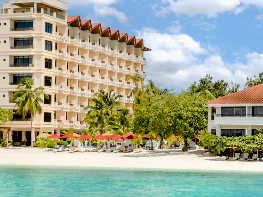 Private beach, white sand, sun loungers, beach towels