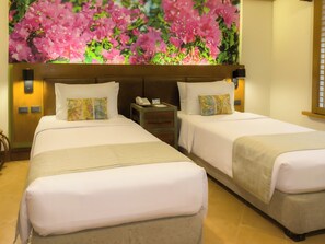 Deluxe | 1 bedroom, minibar, in-room safe, desk