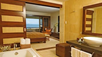 Seaview Junior Suite Room | Bathroom