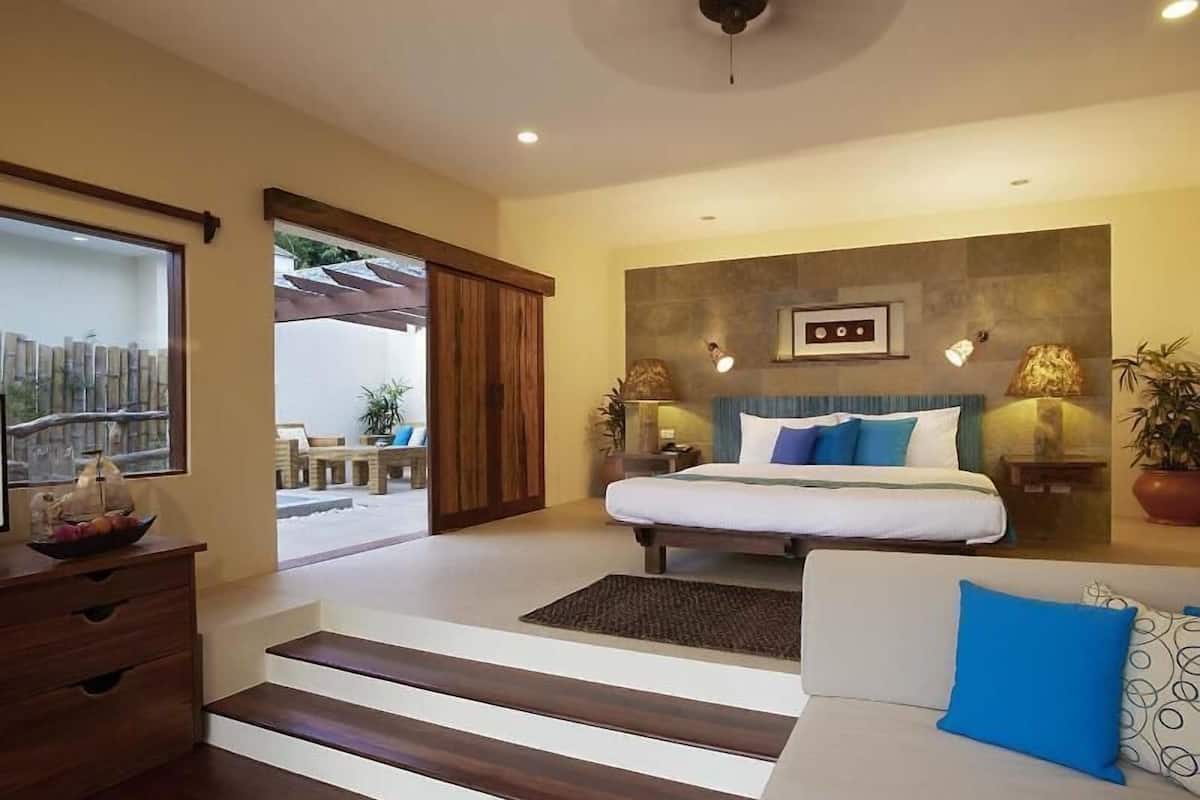 Minibar, in-room safe, desk