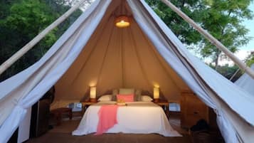 帳篷 (Glamping) | 迷你吧、房內夾萬、書桌