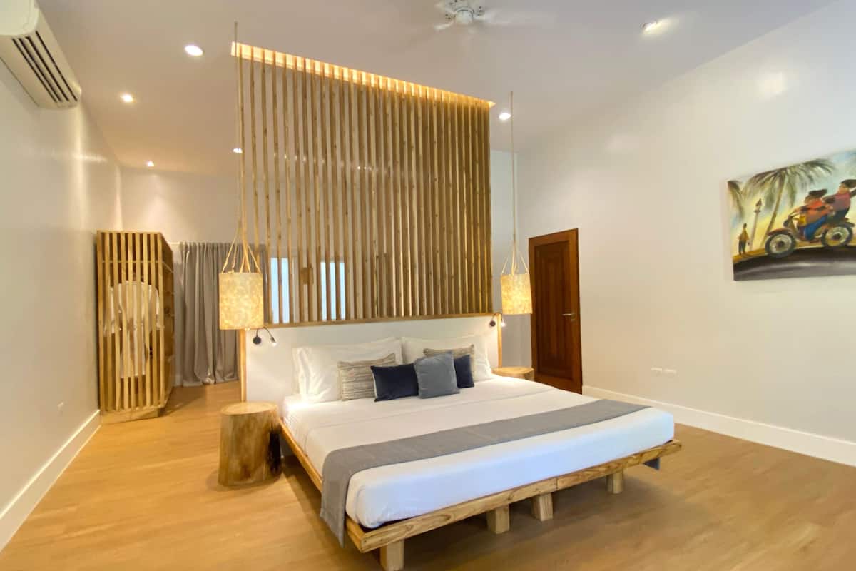 Superior Studio Suite | Egyptian cotton sheets, premium bedding, down comforters, minibar
