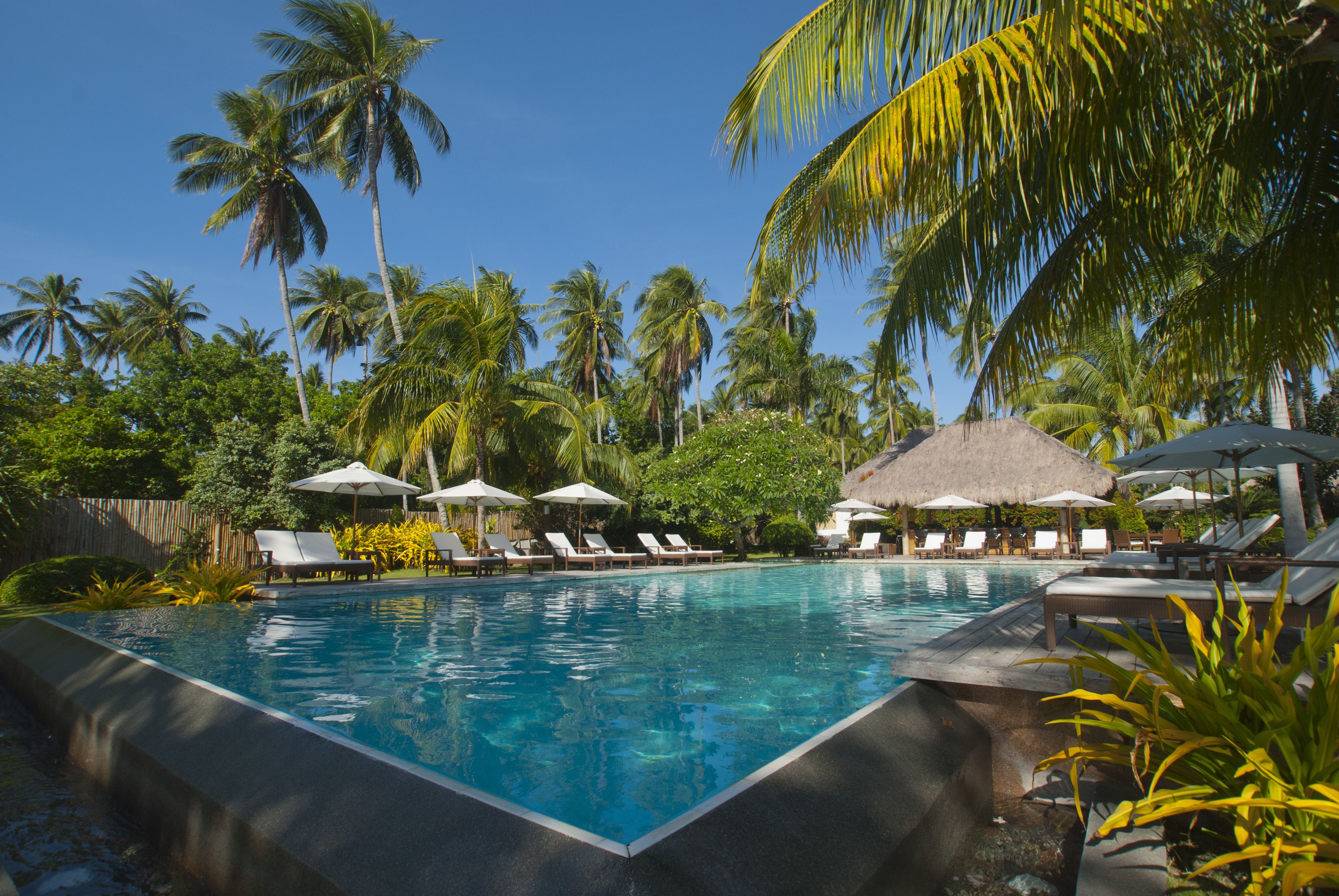 3 outdoor pools, pool umbrellas, pool loungers