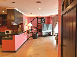 32-inch flat-screen TV with cable channels, TV