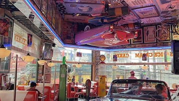 Café da manhã, almoço e jantar